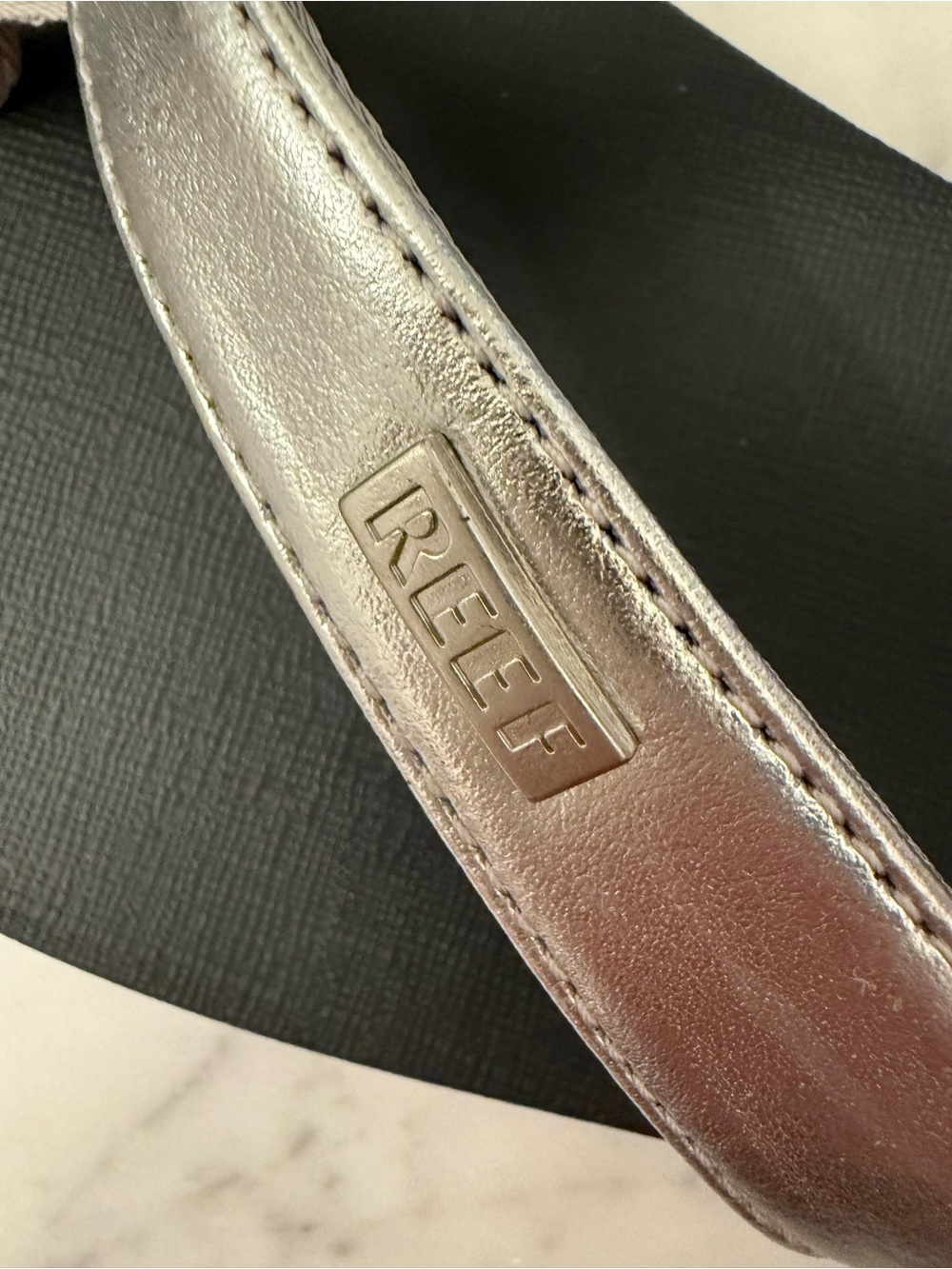 Reef Women’s Mia Sassy Flip Flops in Metallic Silver, Size 10 - Picture 8 of 9
